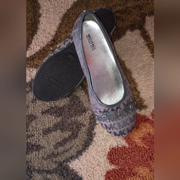 Michael Kors | Shoes | Michael Kors Gray Patterned Flats  display picture 2